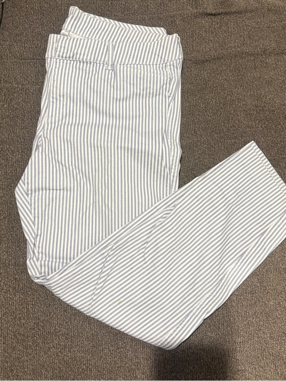 Old Navy Blue and White Striped Cropped Ankle Pants